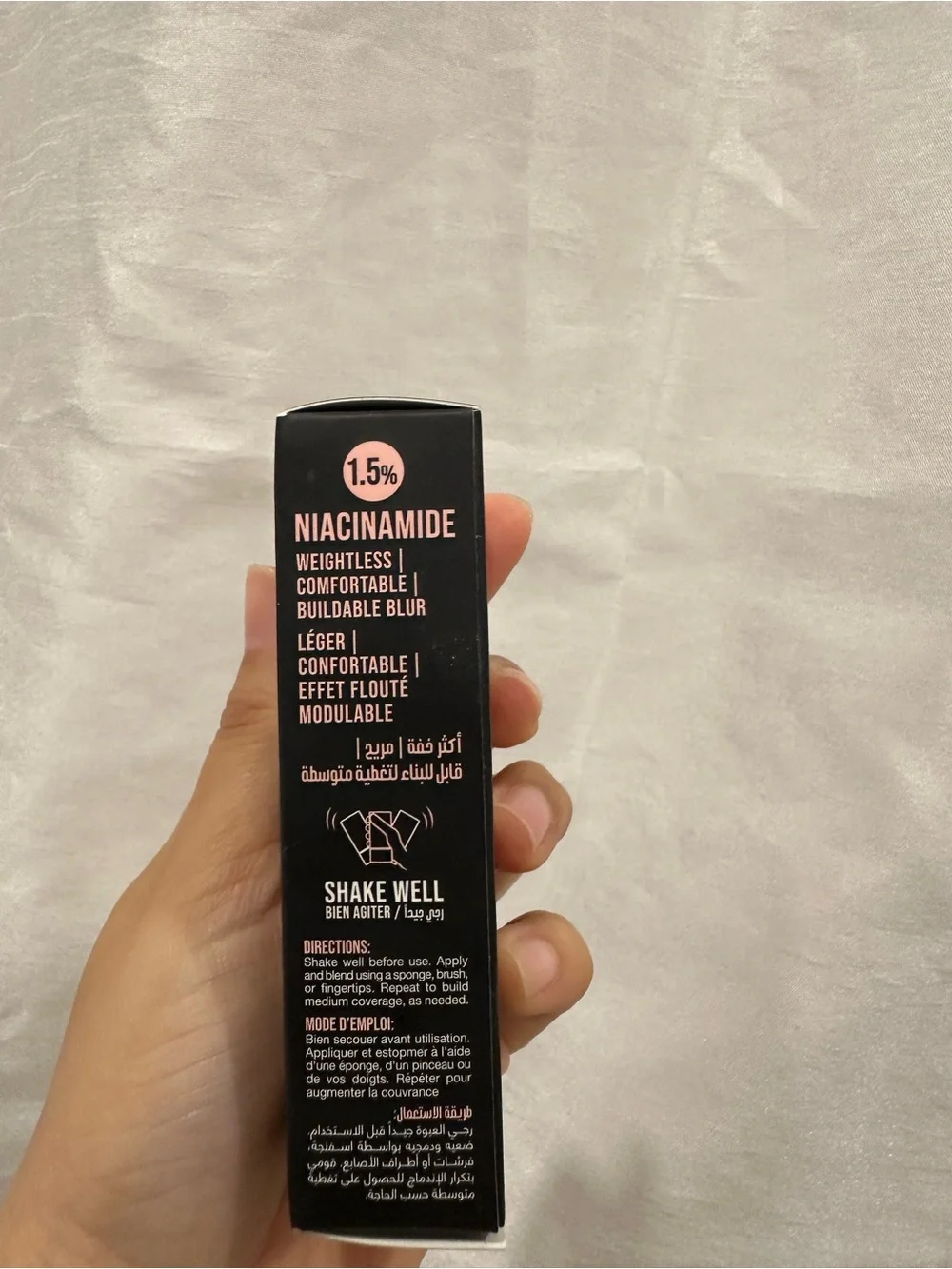 HUDA BEAUTY Easy Blur Foundation - Black & Pink Accents